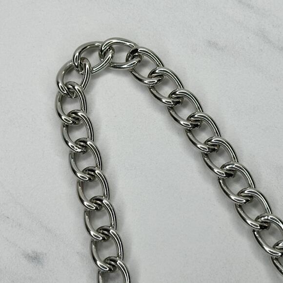 Butterfly Charm Silver Tone Metal Chain Link Belt One Size (OS) ✨ - Picture 11 of 12